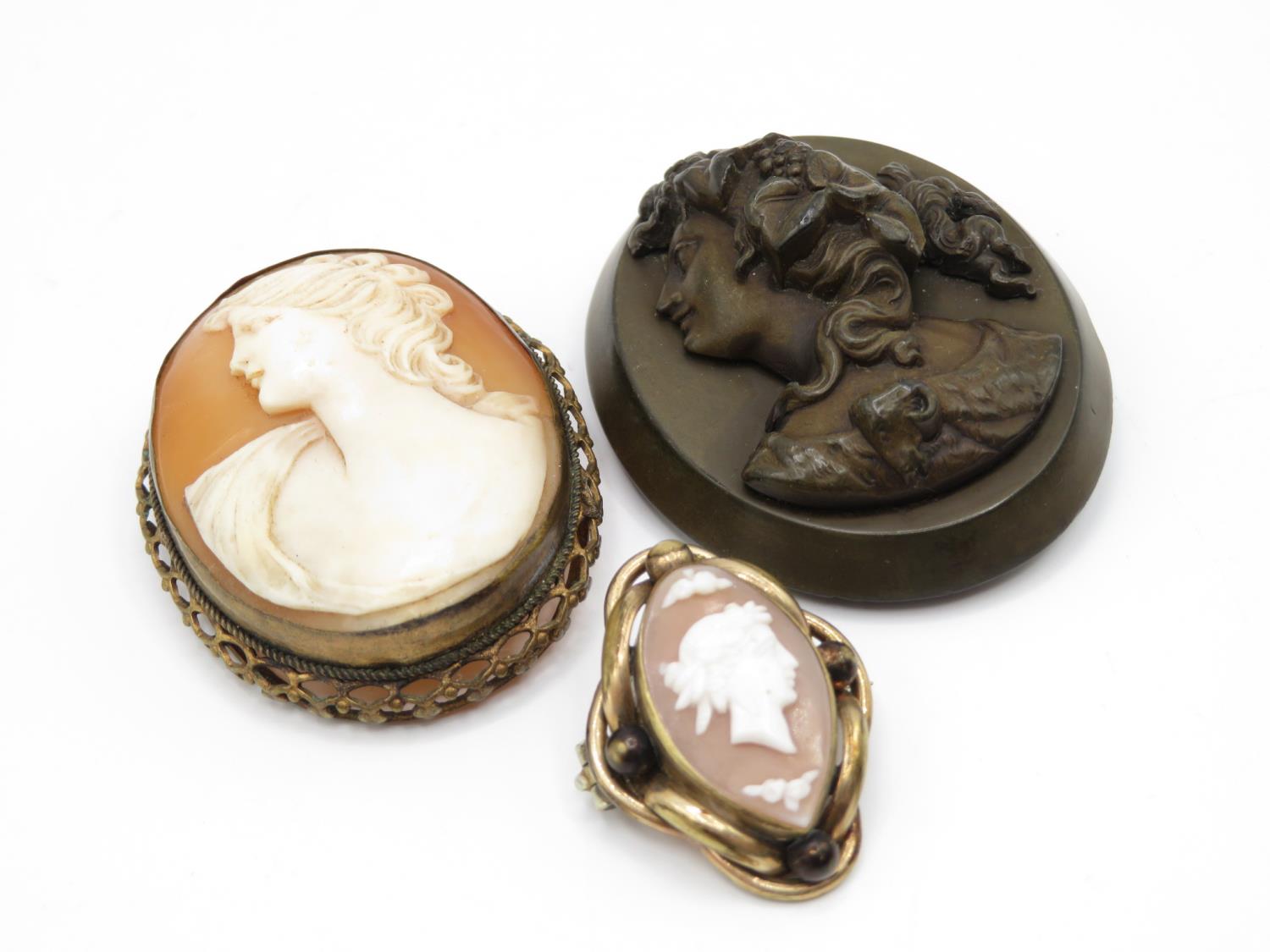 3x antique cameo brooches with shell and vulcanite - Image 2 of 3