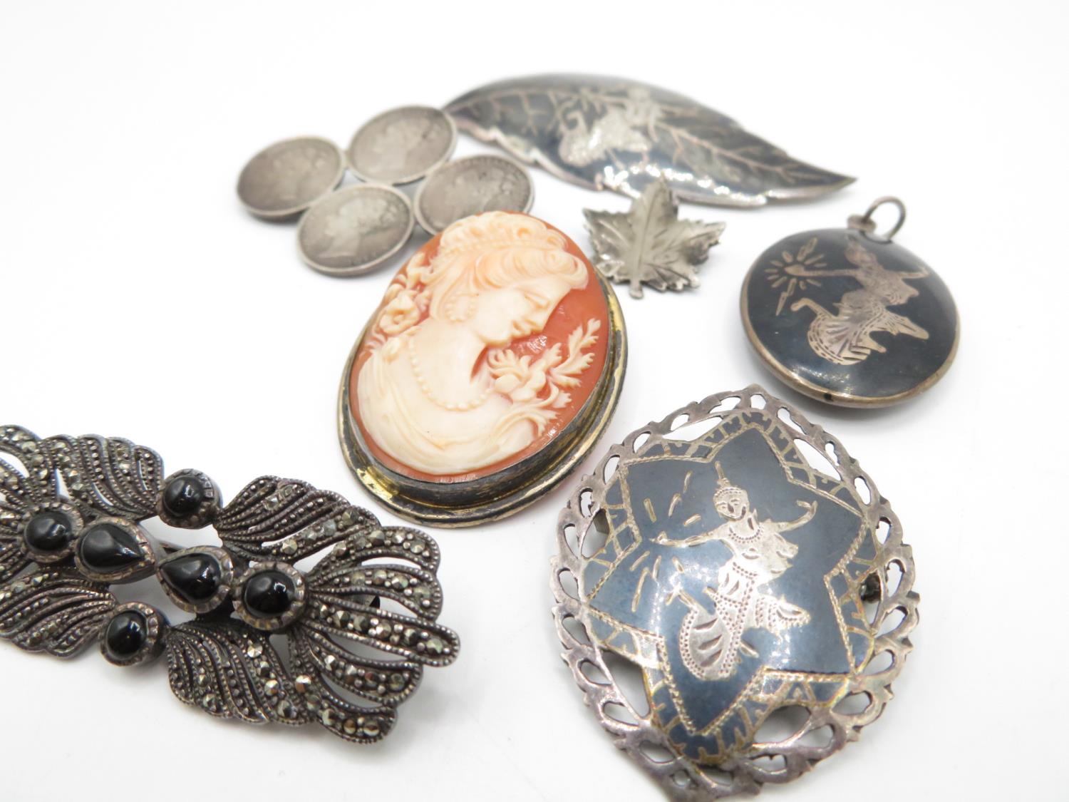 Collection of silver brooches - Image 3 of 4