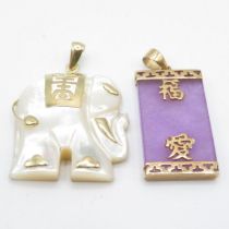 14ct and 9ct gold Chinese pendants 9.3g