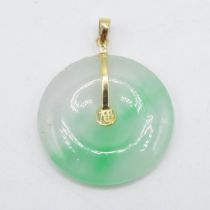 14ct gold and jadeite pendant 8g 30mm diameter