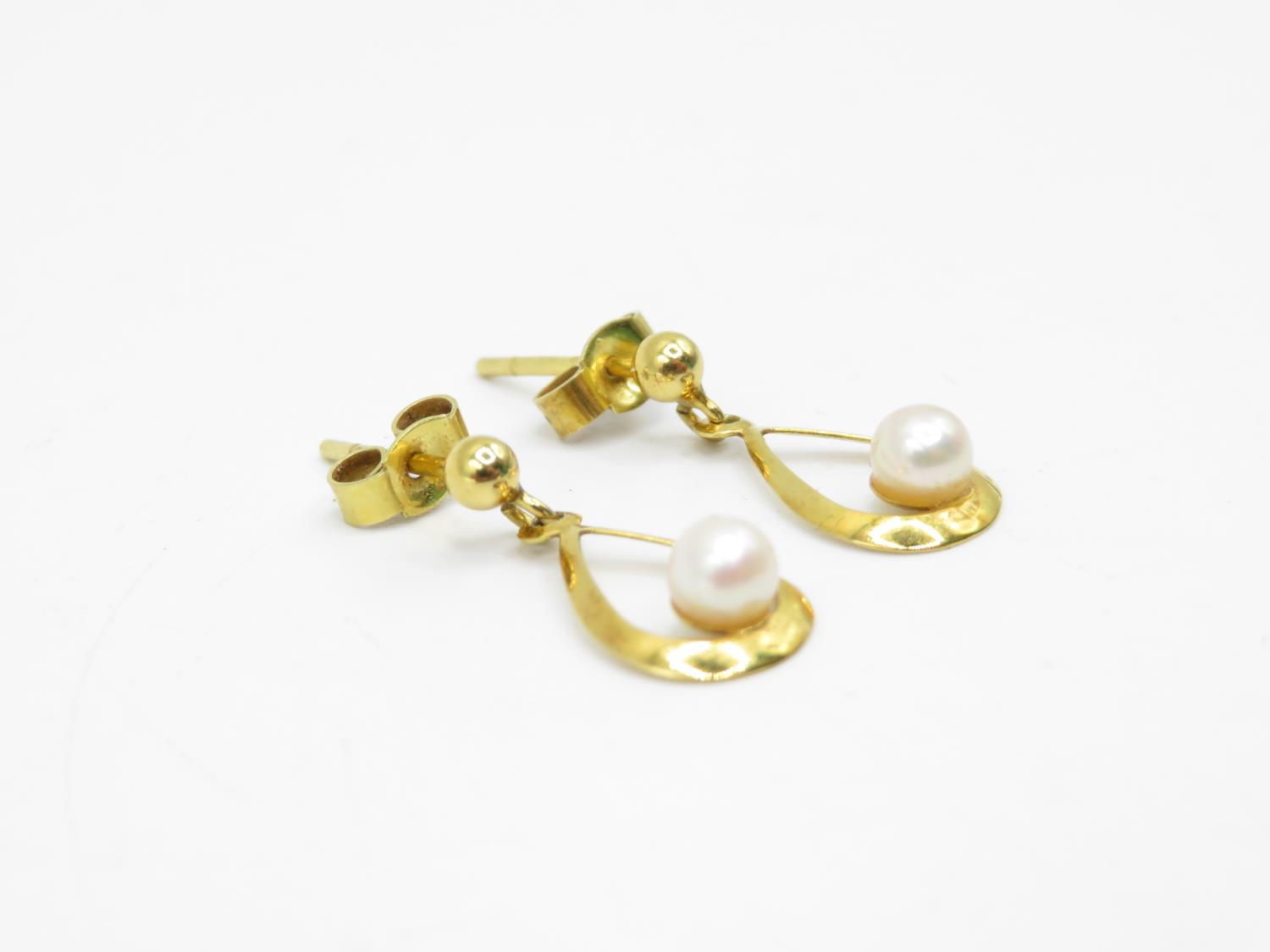 Boxed set of 9ct gold and pearl drop earrings - Image 4 of 4