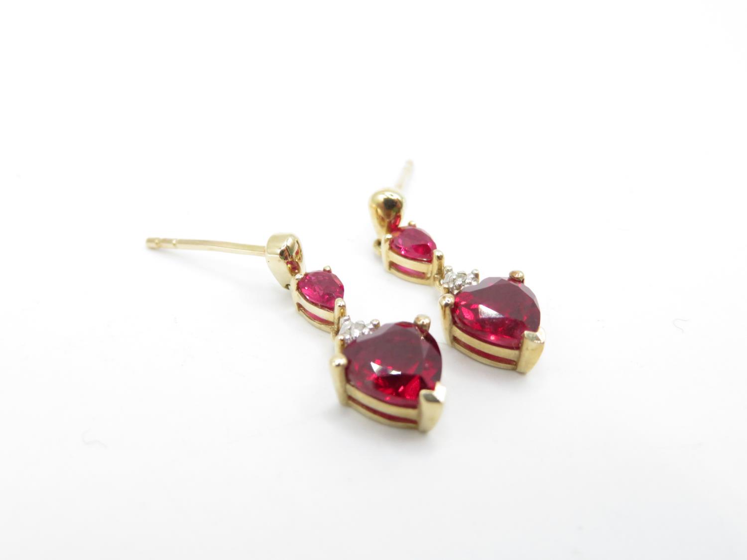 Boxed set of 9ct gold drop earrings with red stones in shape of hearts 4.7g - Image 2 of 5