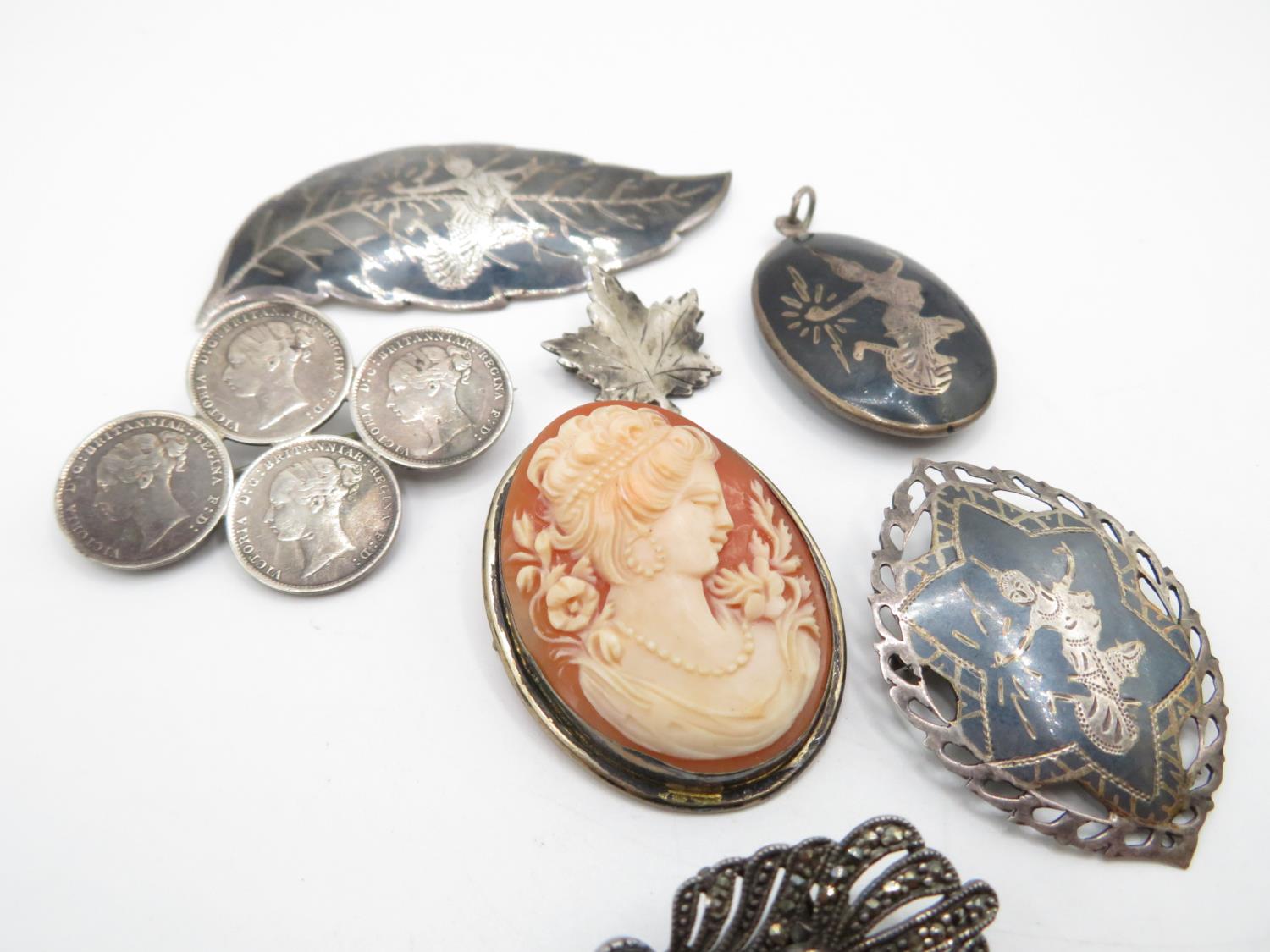 Collection of silver brooches - Image 2 of 4