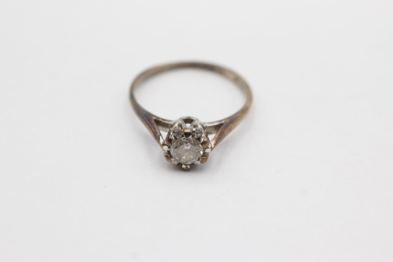 9ct gold diamond solitaire ring (1.9g) Size L