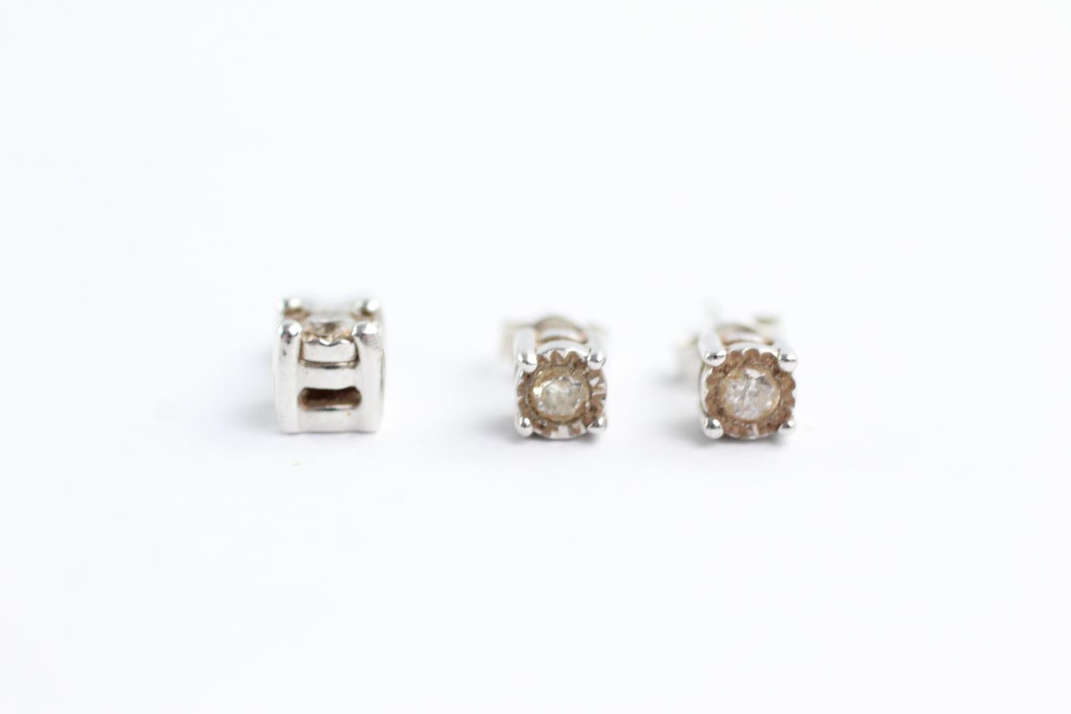 2 x 9ct white gold diamond pendant and stud earrings set (1.8g) - Image 2 of 5