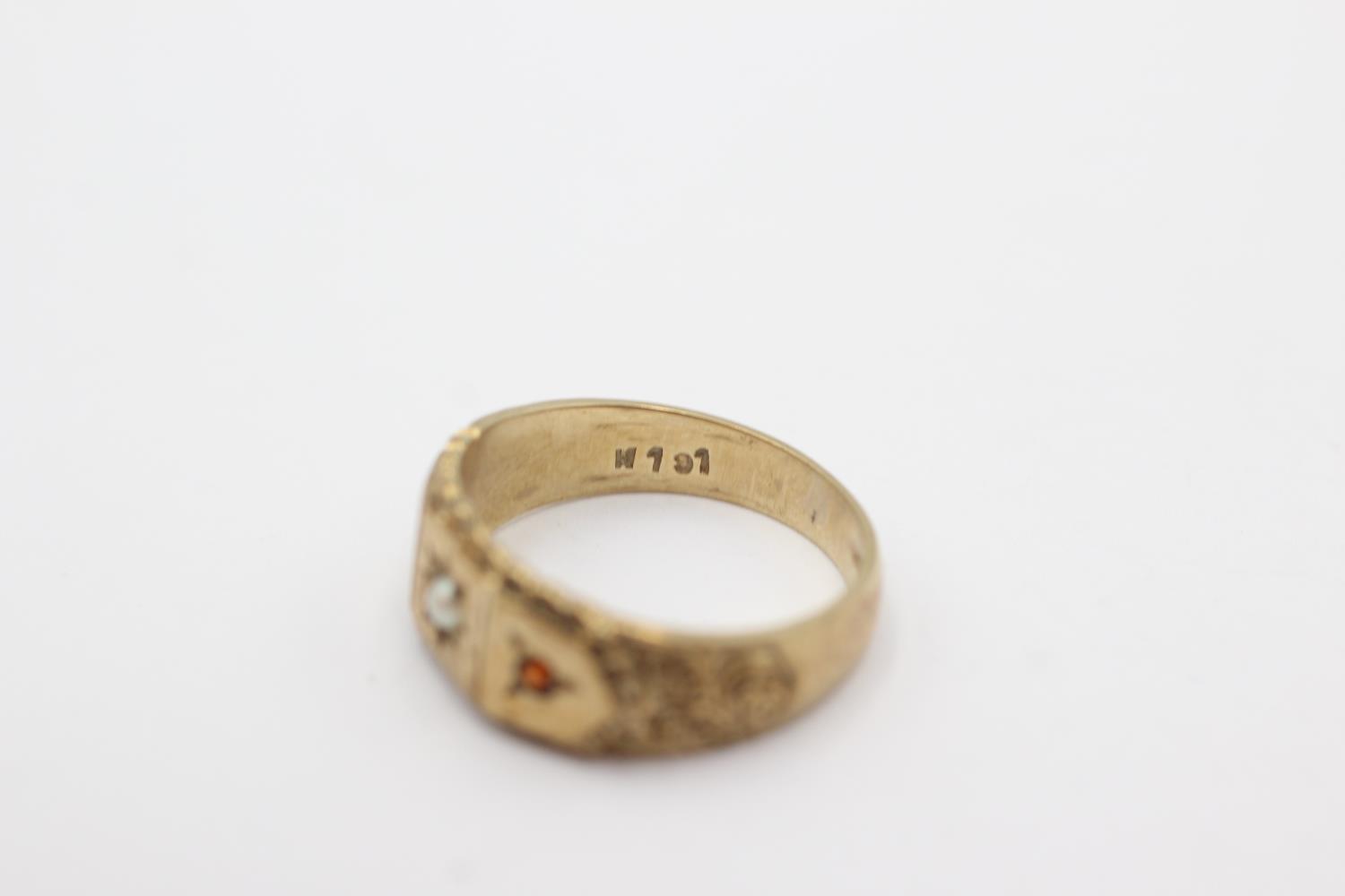 9ct gold garnet & pearl starburst ring (3.7g) Size M - Image 4 of 4