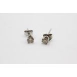 9ct white gold diamond stud earrings (0.5g)