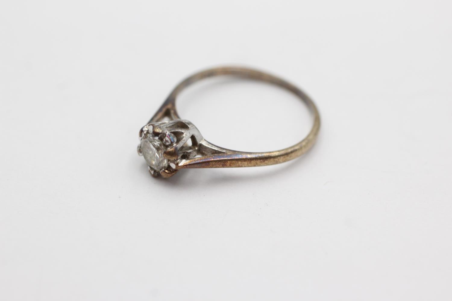9ct gold diamond solitaire ring (1.9g) Size L - Image 3 of 4