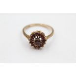 9ct gold garnet cluster ring (2.8g) size Q