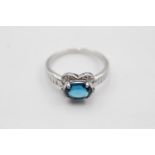 9ct white gold diamond sided topaz ring (2.8g) size O