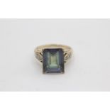 9ct gold diamond sided mystic topaz ring (3.8g) Size M