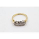 18ct gold diamond trilogy ring (2.9g) Size M