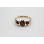 9ct gold garnet trilogy ring (1.6g) Size M