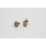 9ct gold vintage diamond stud earrings (0.8g)