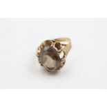 9ct gold smokey quartz claw set ring (4.1g) Size N