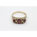 9ct gold garnet gypsy set ring (3.6g) Size P