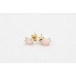 14ct gold opal stud earrings (0.4g)