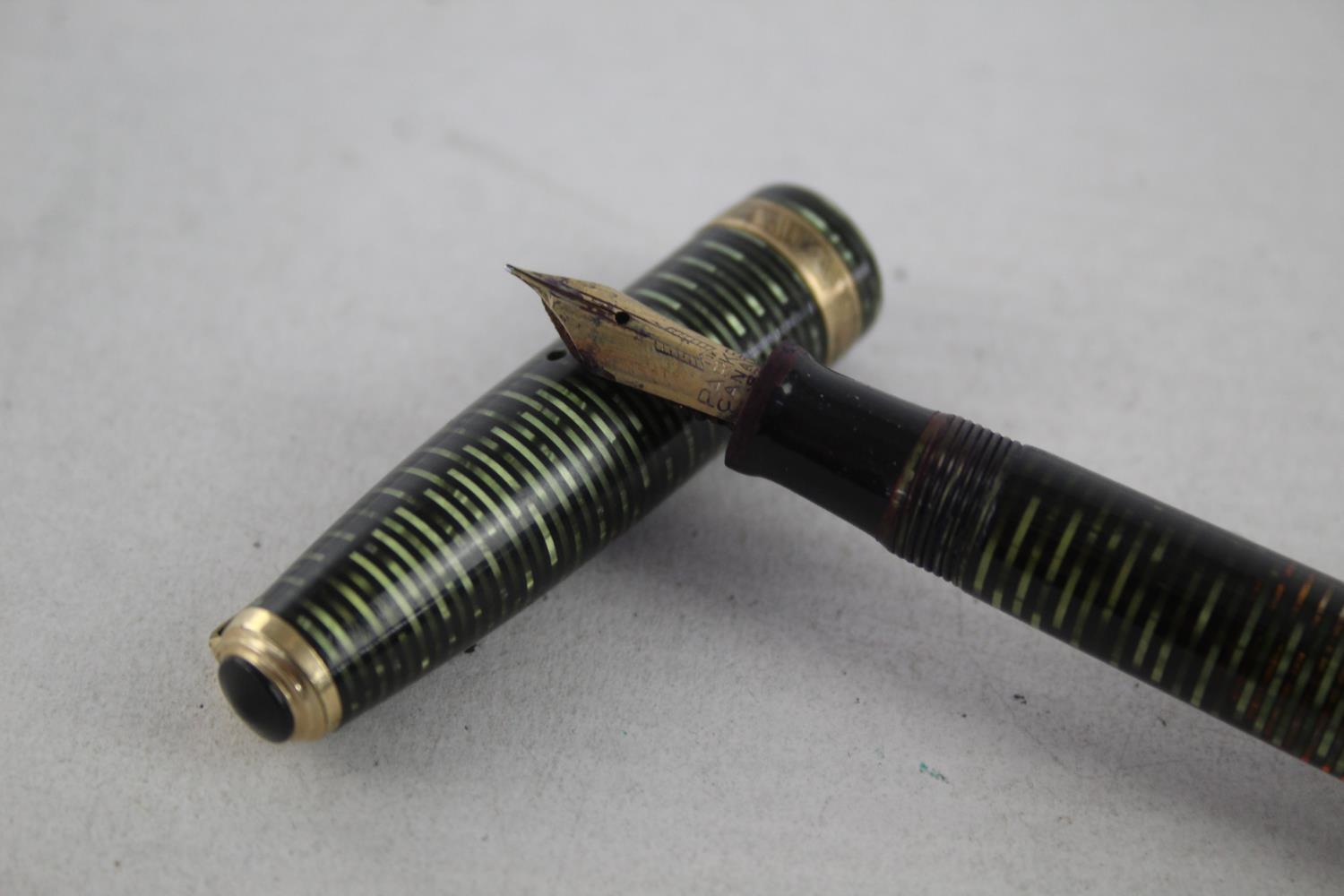 Vintage PARKER Vaccumatic Green FOUNTAIN PEN w/ 14ct Gold Nib WRITING Vintage PARKER Vaccumatic - Image 2 of 7