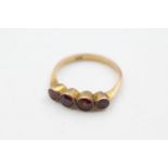 9ct gold garnet four stone ring (2.7g) Size Q