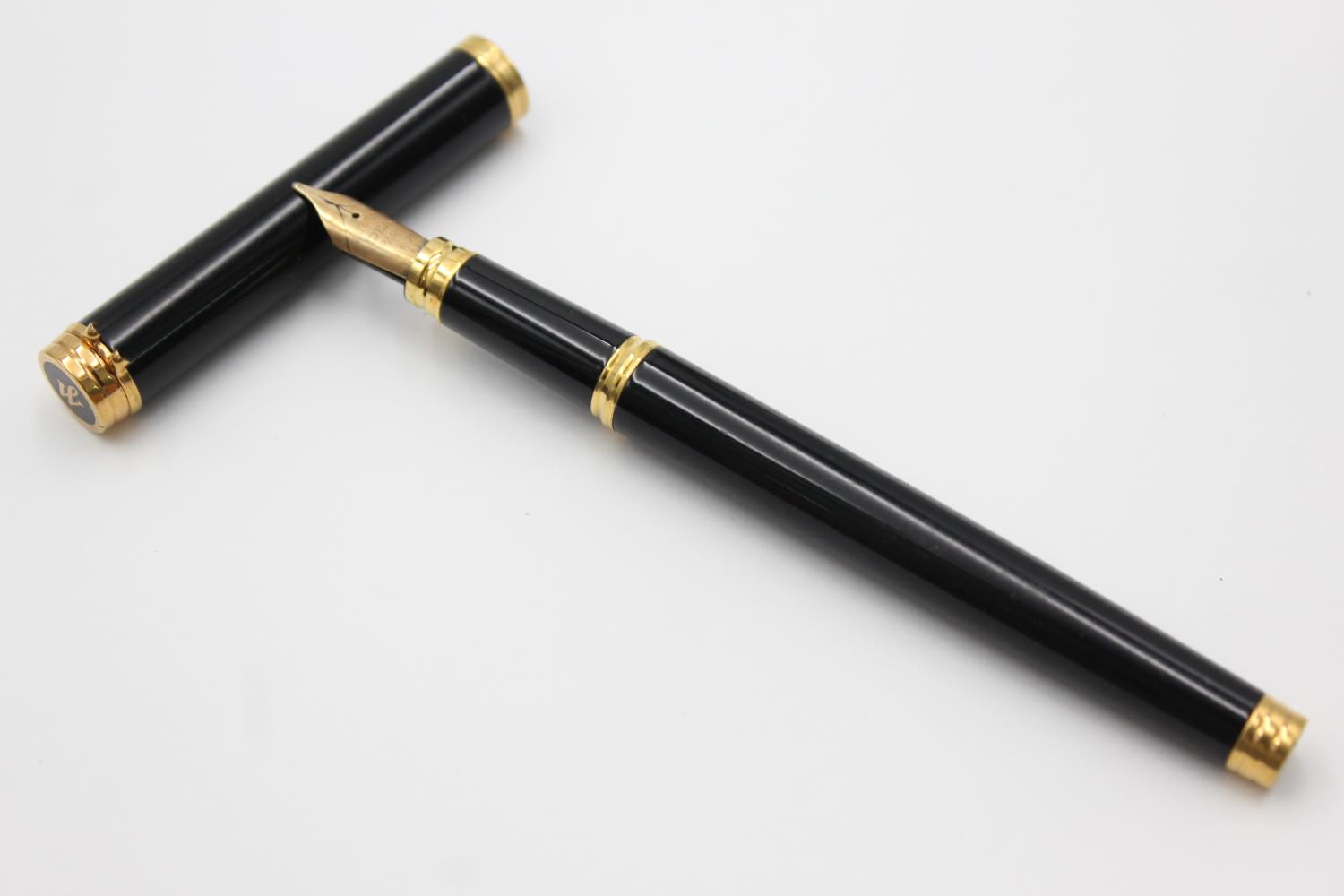 WATERMAN Black Lacquer FOUNTAIN PEN w/ 18ct Gold Nib WRITING WATERMAN Black Lacquer FOUNTAIN PEN