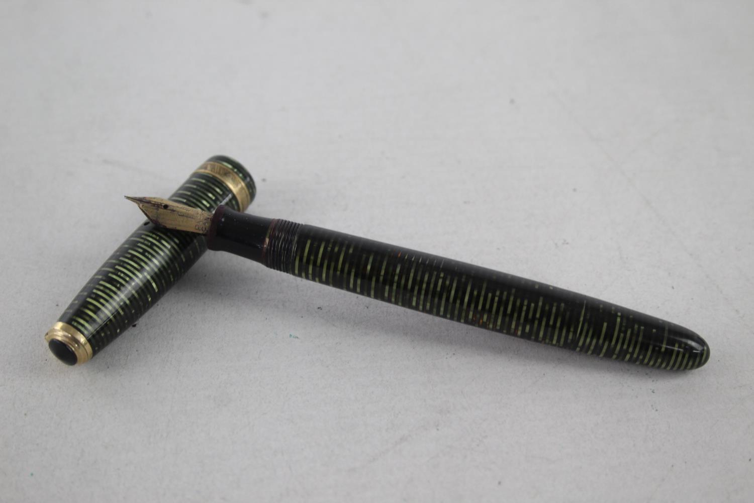 Vintage PARKER Vaccumatic Green FOUNTAIN PEN w/ 14ct Gold Nib WRITING Vintage PARKER Vaccumatic