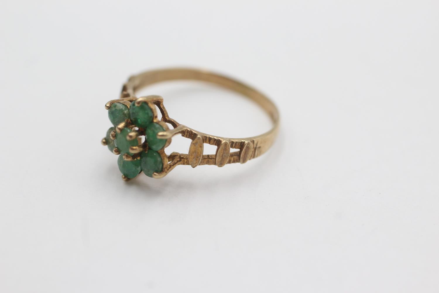9ct gold emerald cluster ring (1.2g) Size K - Bild 3 aus 4