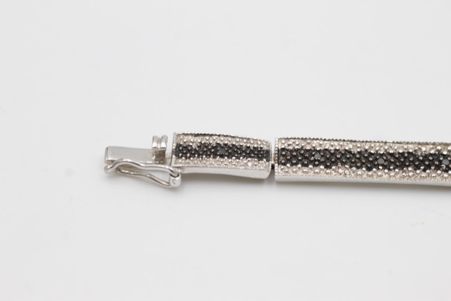 9ct white gold two toned diamond panel bracelet (9.1g) - Bild 3 aus 6