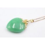 14ct gold bail jade pendant with 9ct gold chain (11.3g)