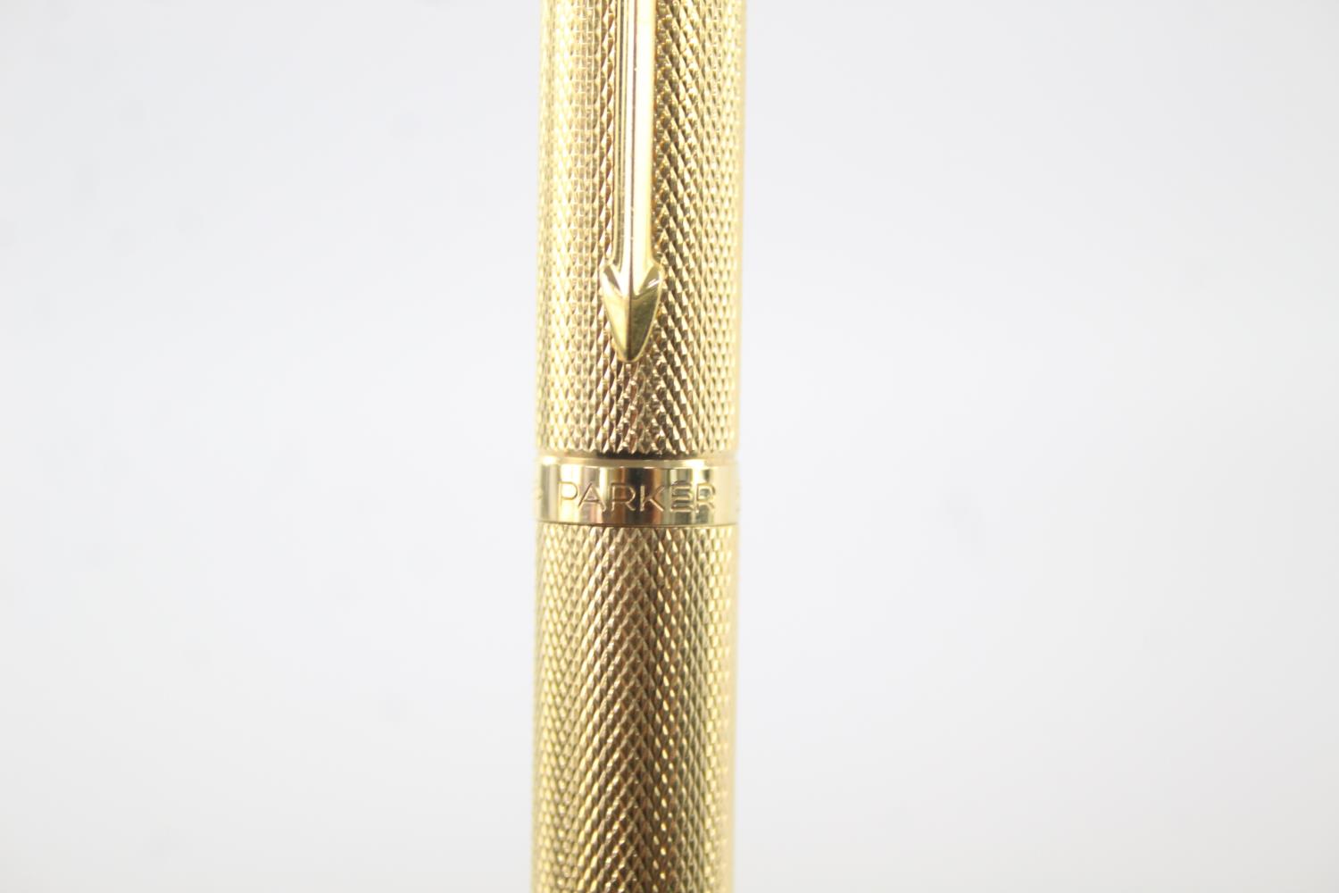 Vintage PARKER 75 Rolled Gold FOUNTAIN PEN w/ 14ct Gold Nib WRITING (26g) Vintage PARKER 75 Rolled - Image 6 of 7