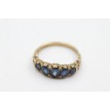 9ct gold ornate framed sapphire ring (2.9g) Size P