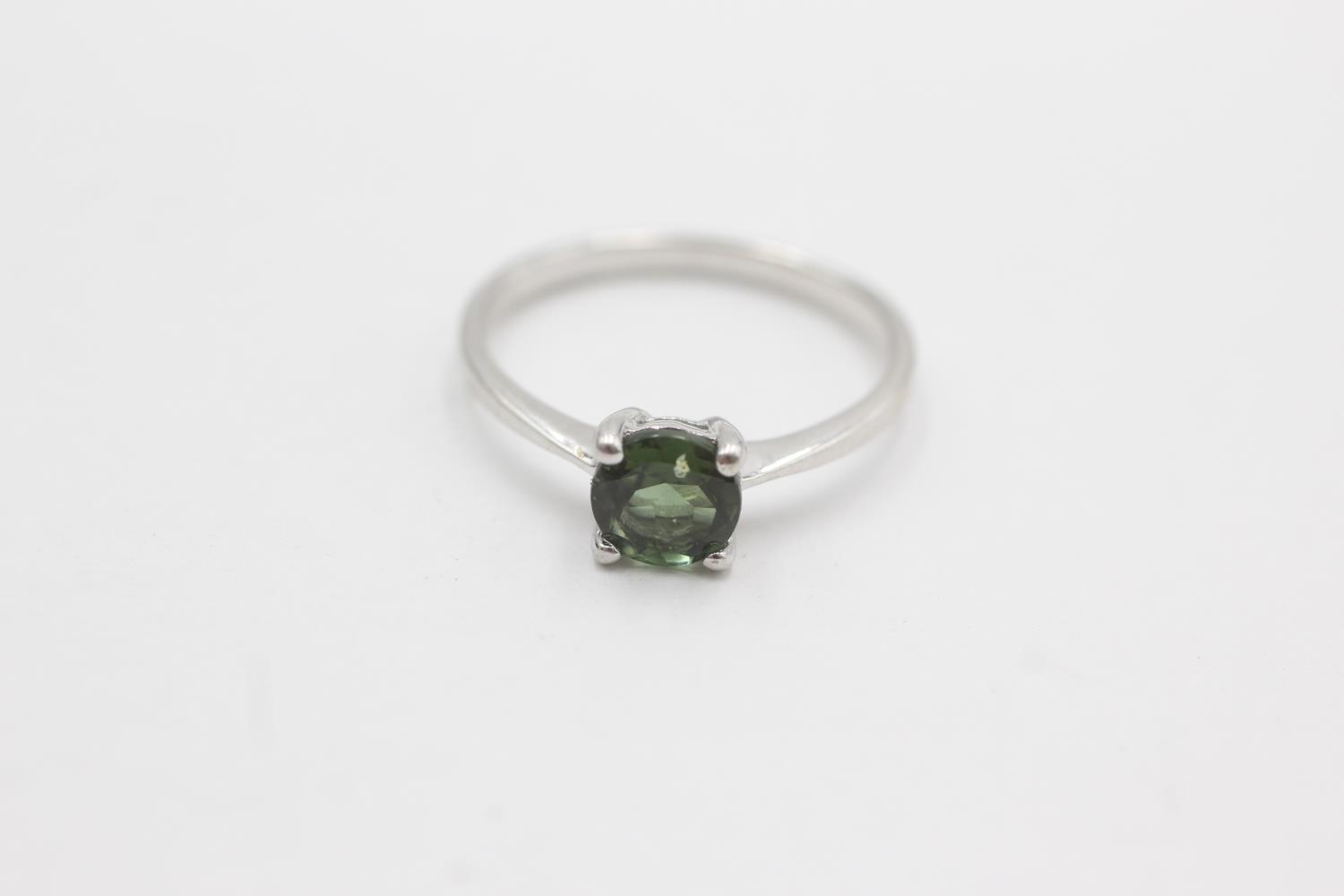 9ct white gold tourmaline solitaire ring (1.9g) Size N