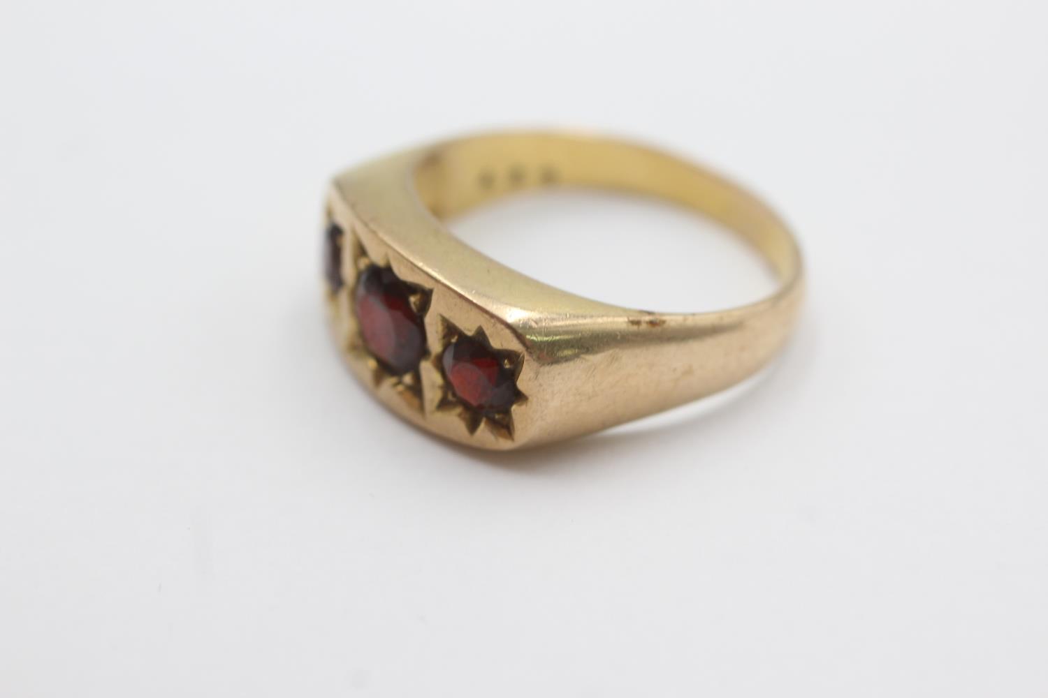 9ct gold garnet gypsy ring (5.5g) Size W - Bild 3 aus 4