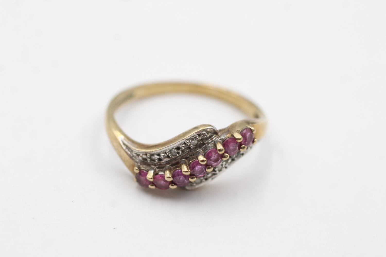 9ct gold ruby & diamond twist setting dress ring (1.9g) Size M