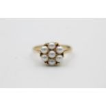 9ct gold pearl floral set ring (2.6g) Size M