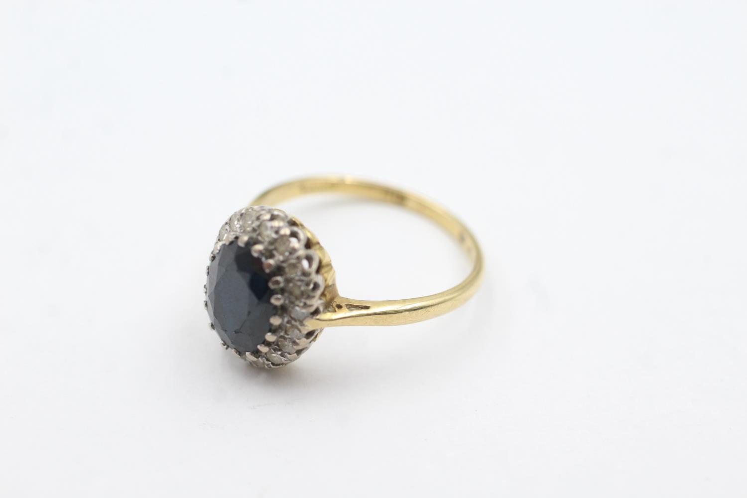 18ct gold diamond & sapphire halo ring (3.5g) Size N - Bild 4 aus 4