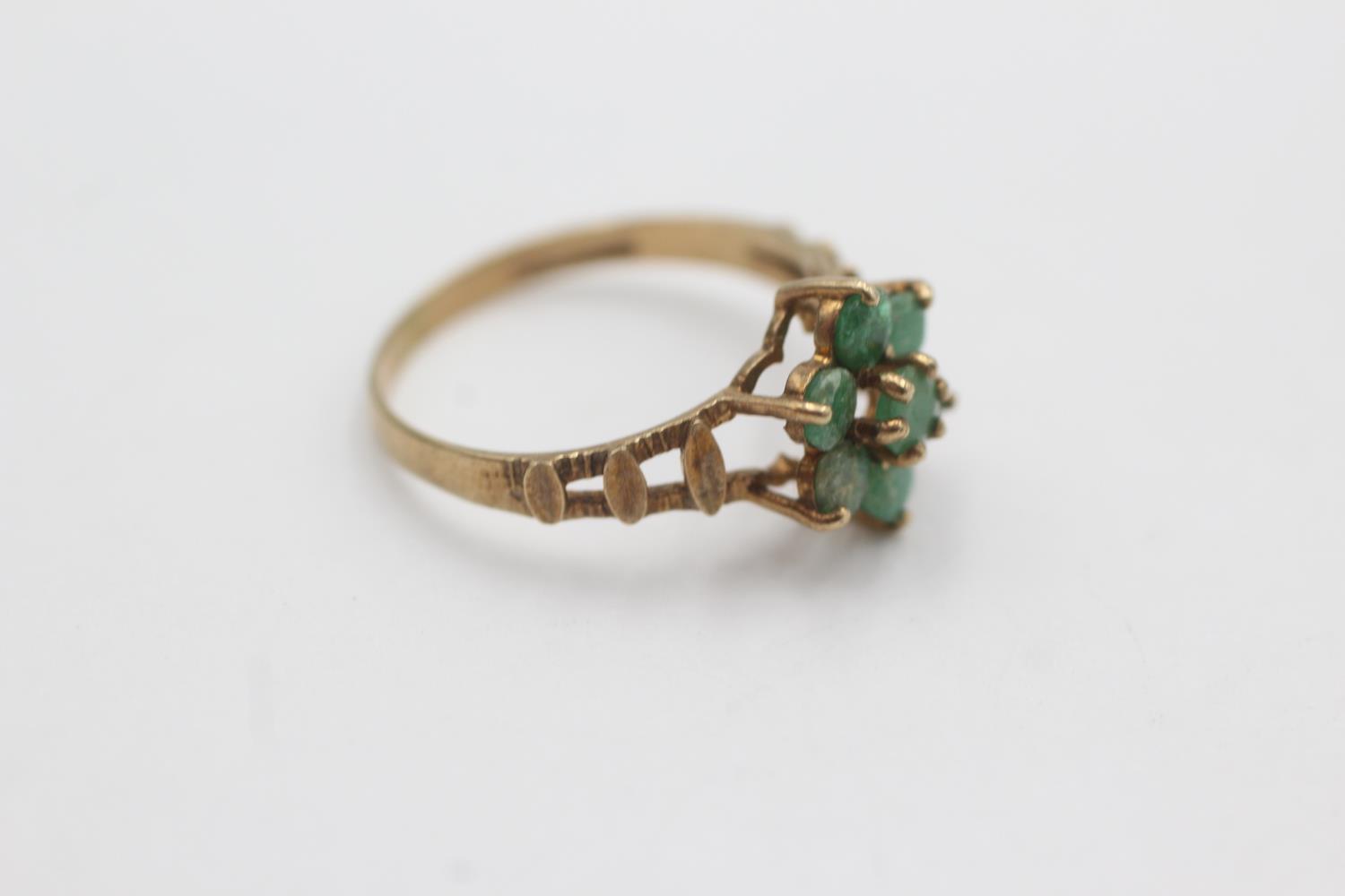 9ct gold emerald cluster ring (1.2g) Size K - Bild 2 aus 4