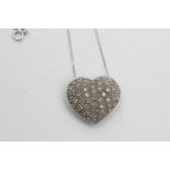 9ct white gold diamond heart pendant on chain (5.4g)
