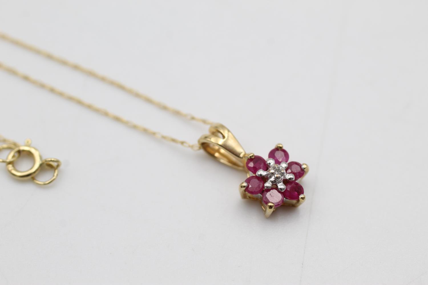 9ct gold ruby & diamond floral set pendant on chain (1g) - Image 3 of 4