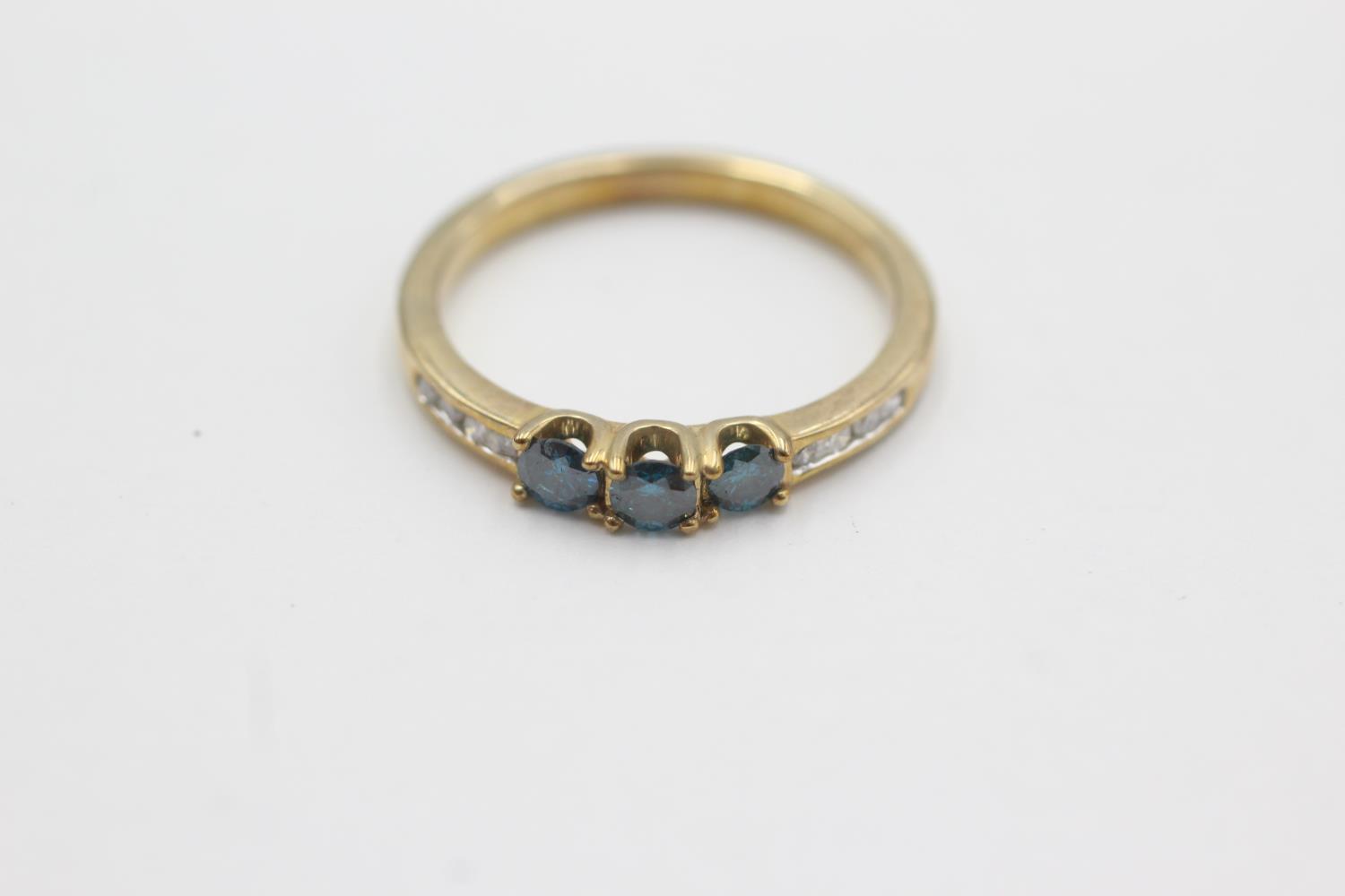 9ct gold diamond & blue treated diamond ring (2.7g) Size Q