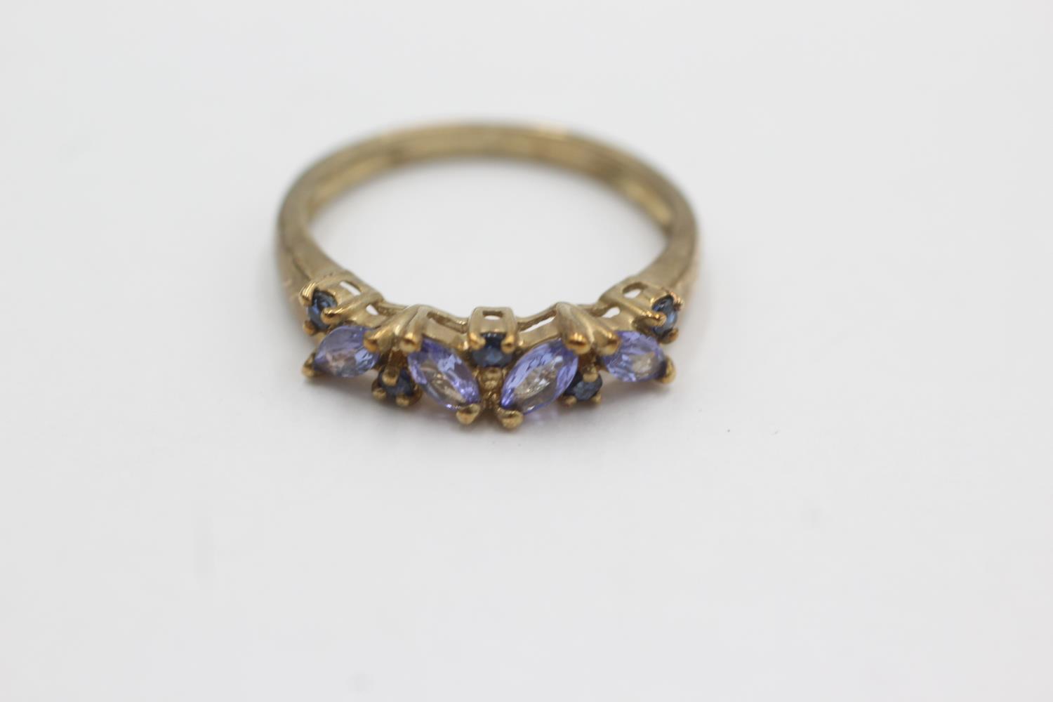 9ct gold tanzanite & sapphire ring (2.1g) Size O