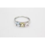 9ct white gold multi-colour beryl trilogy ring (2g) Size P