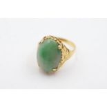 18ct gold jade ring (5.1g) Size P