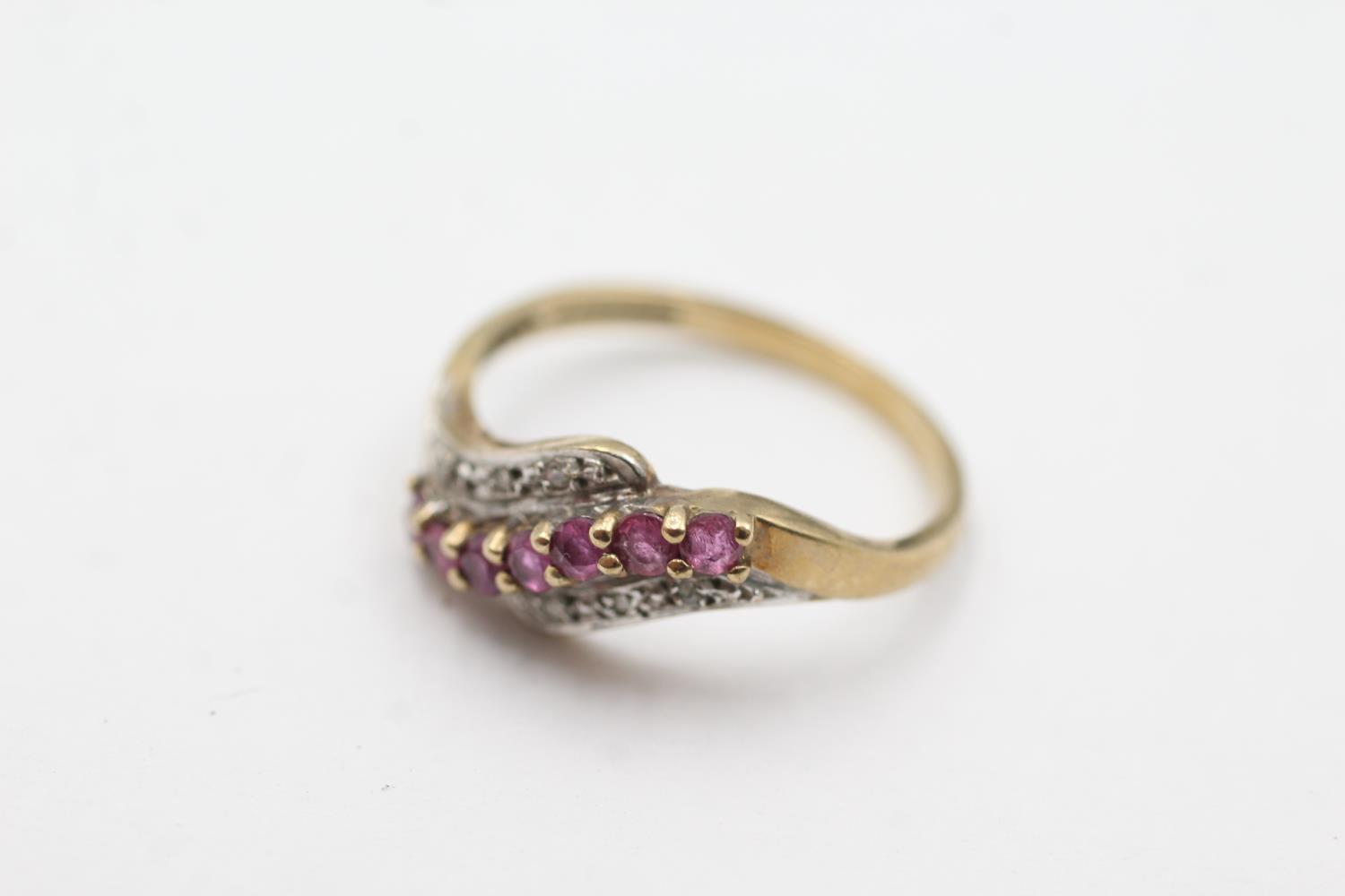 9ct gold ruby & diamond twist setting dress ring (1.9g) Size M - Bild 2 aus 4