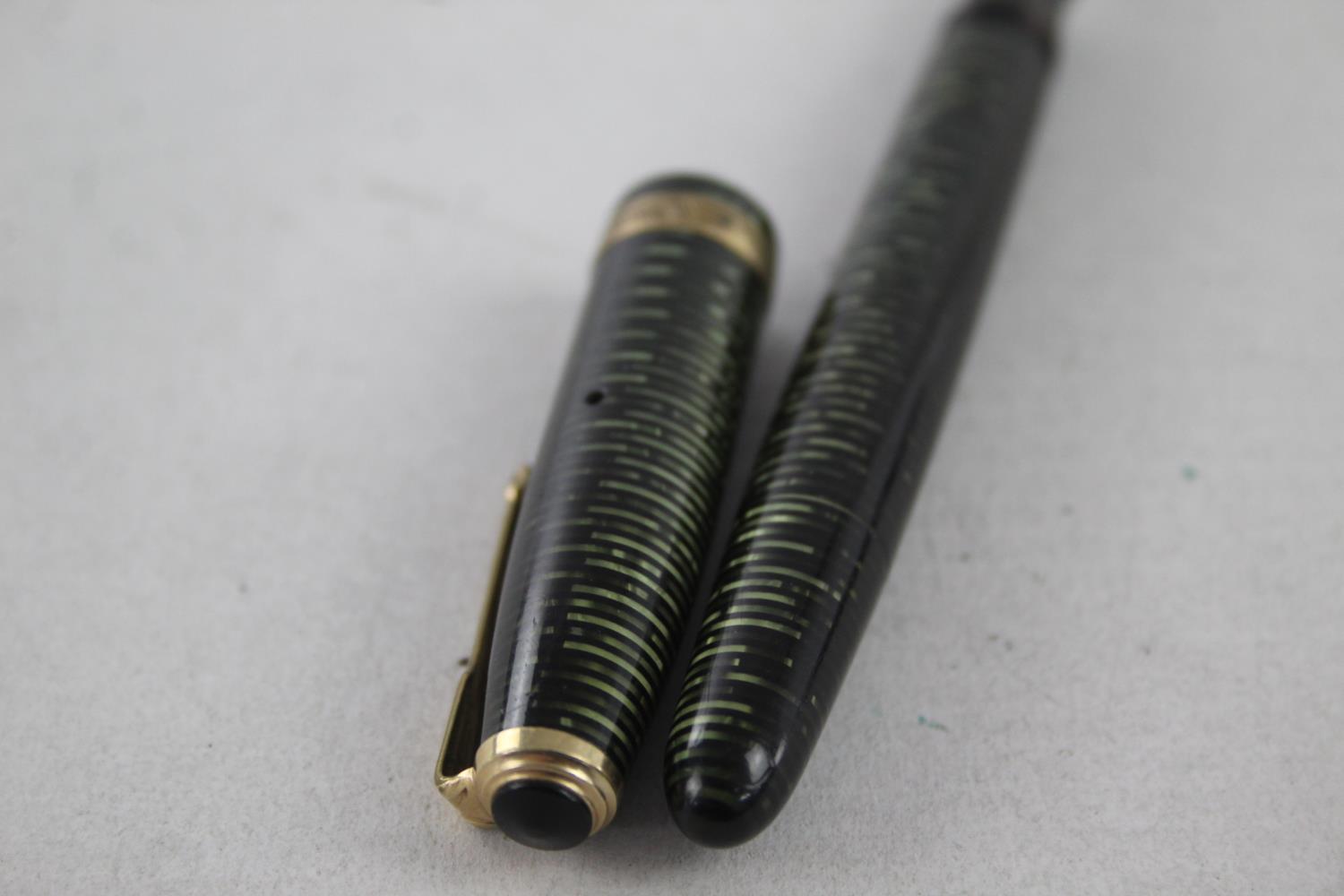 Vintage PARKER Vaccumatic Green FOUNTAIN PEN w/ 14ct Gold Nib WRITING Vintage PARKER Vaccumatic - Image 6 of 7