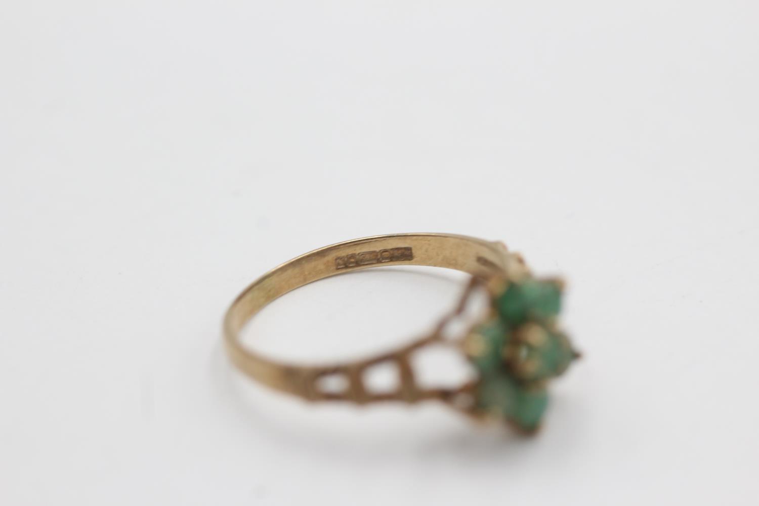 9ct gold emerald cluster ring (1.2g) Size K - Bild 4 aus 4