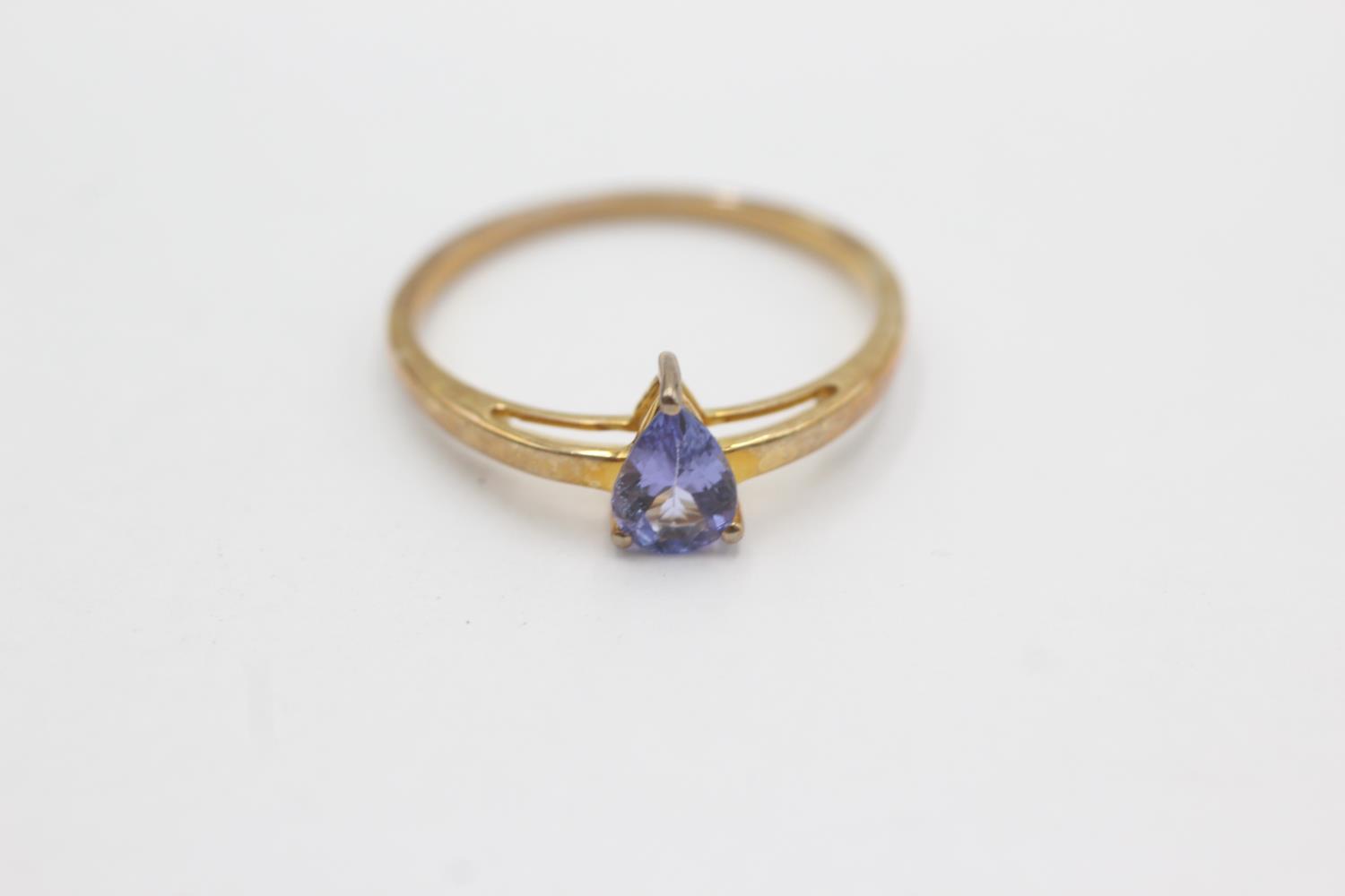 9ct gold tanzanite solitaire ring (1.7g) Size S