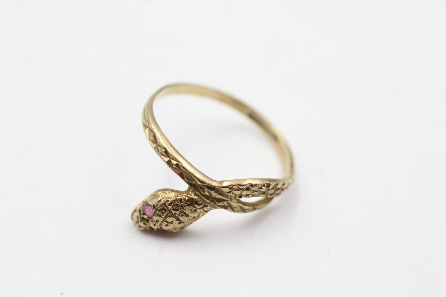 9ct gold ruby eye snake ring (1.2g) Size K