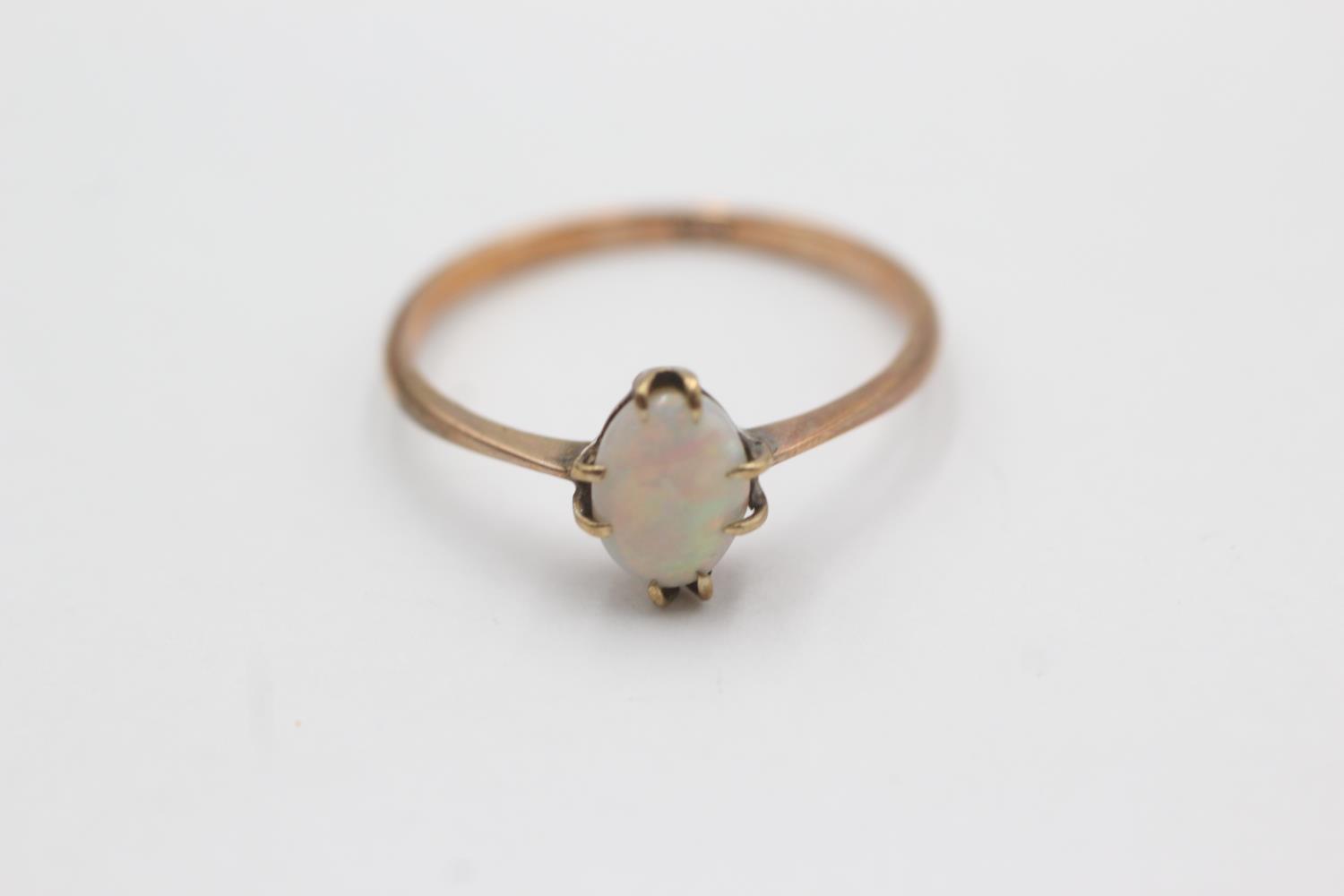 9ct gold opal solitaire ring (1.3g) Size Q