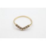 9ct gold diamond detailed wishbone ring (1.2g) Size R