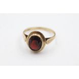 9ct gold garnet ring (2.8g) Size R